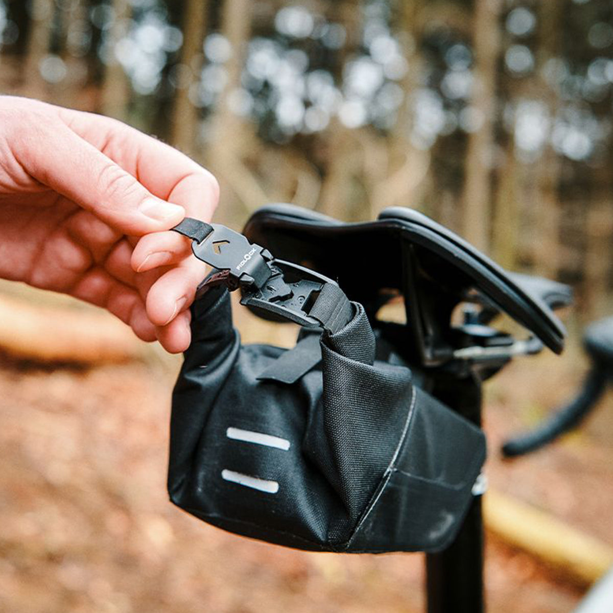 FIDLOCK-PINCLIP-SADDLE-BAG